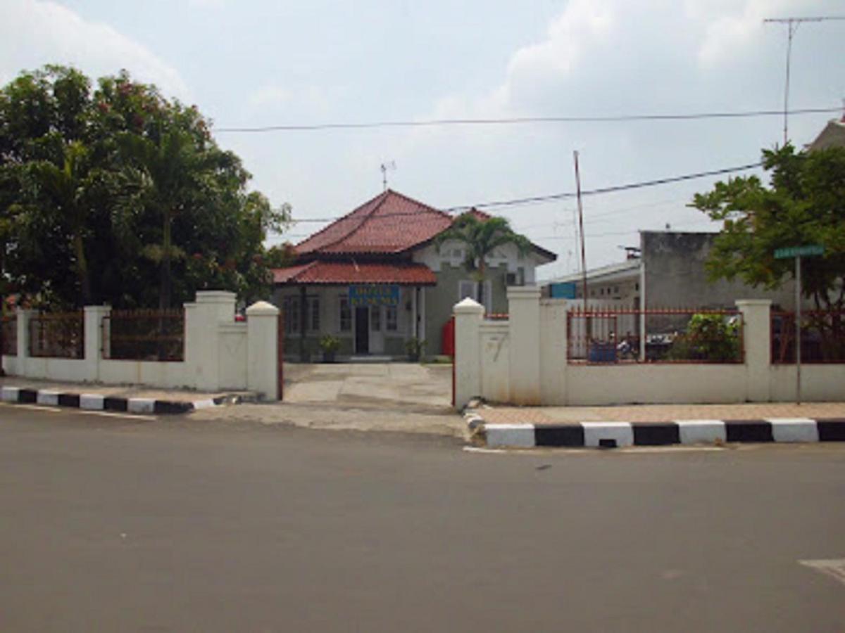 Oyo 90865 Hotel Kusuma Purwakarta Karawang Exteriör bild