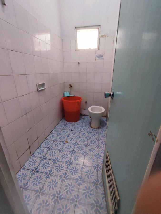 Oyo 90865 Hotel Kusuma Purwakarta Karawang Exteriör bild