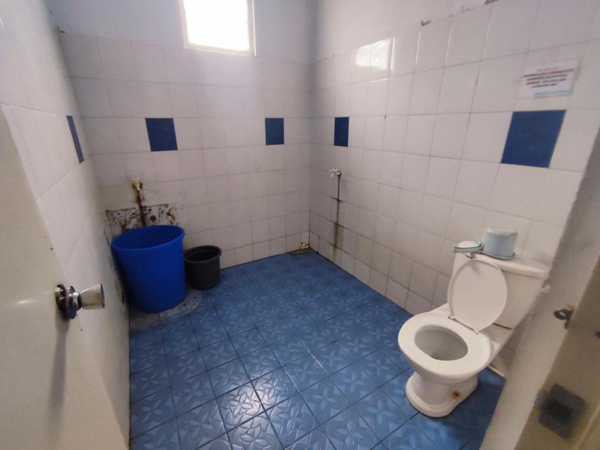 Oyo 90865 Hotel Kusuma Purwakarta Karawang Exteriör bild