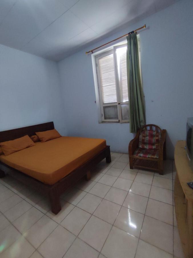 Oyo 90865 Hotel Kusuma Purwakarta Karawang Exteriör bild