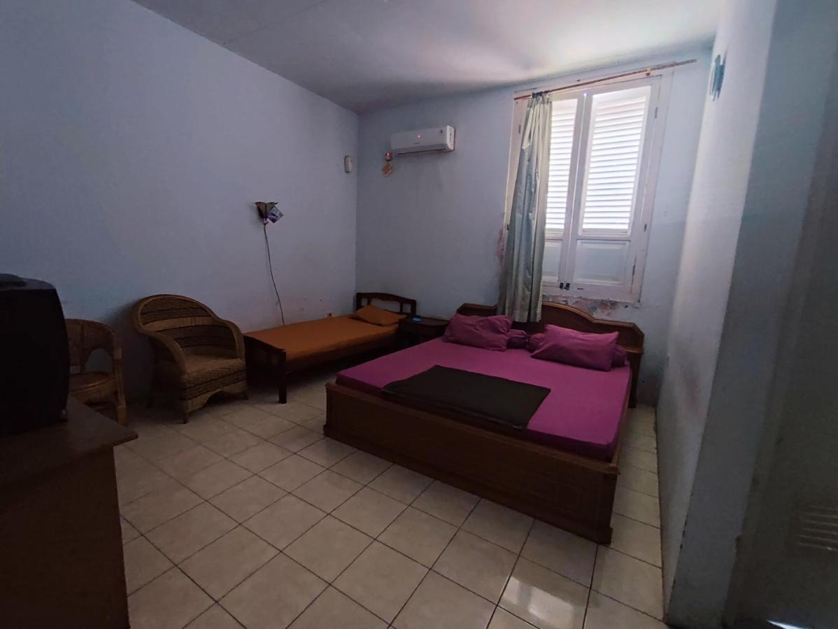 Oyo 90865 Hotel Kusuma Purwakarta Karawang Exteriör bild
